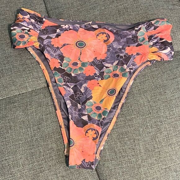 O'Neill Women's JADIA FLORAL LONG BEACH HIGH WAIST CHEEKY BOTTOMS NWT Size Med - Picture 2 of 6